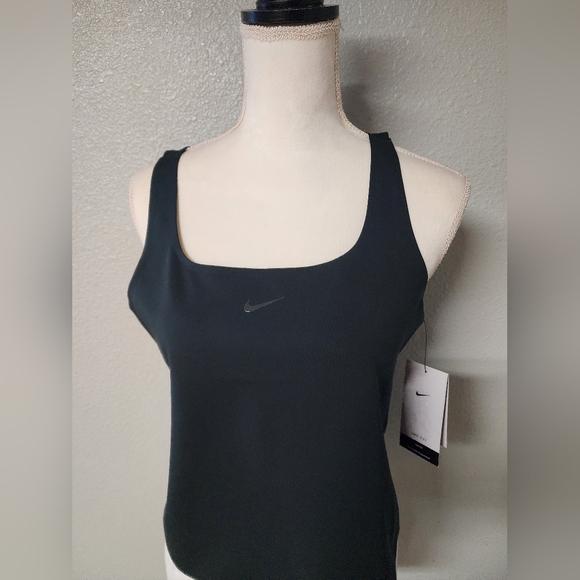 Nike - Picture 3 of 4